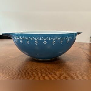 Pyrex 444 Blue Snowflake Cinderella 4 Quart Mixing Bowl